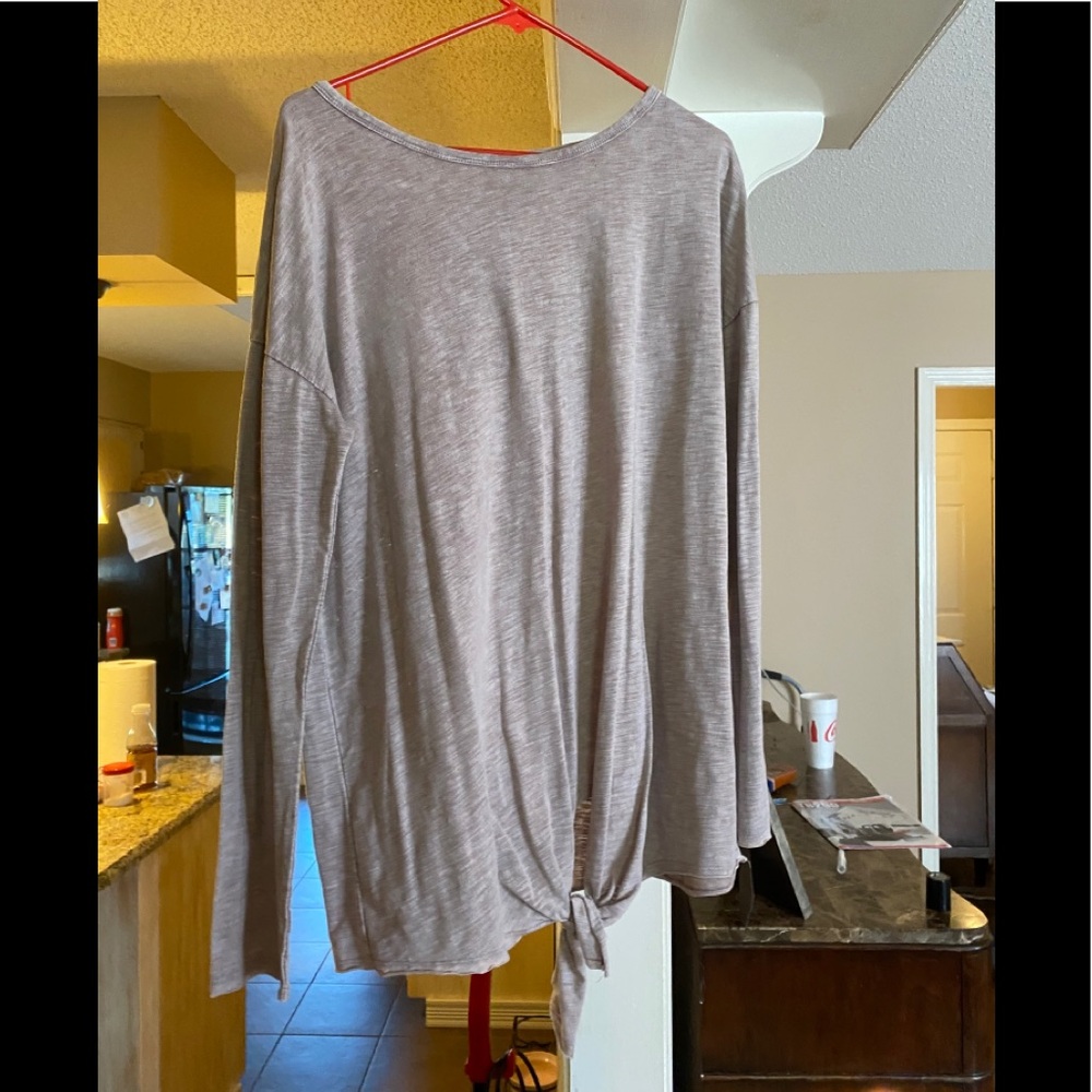 women’s longlseeve top